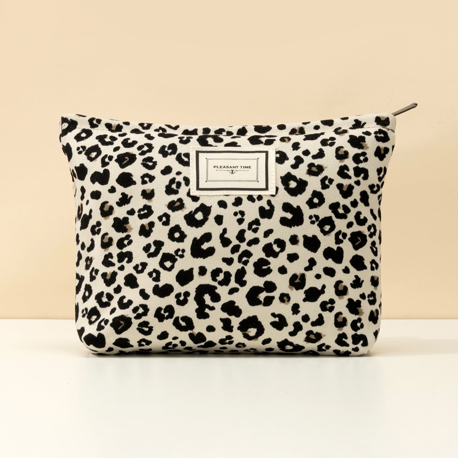 Chic Leopard Makeup Bag – Compact and Functional