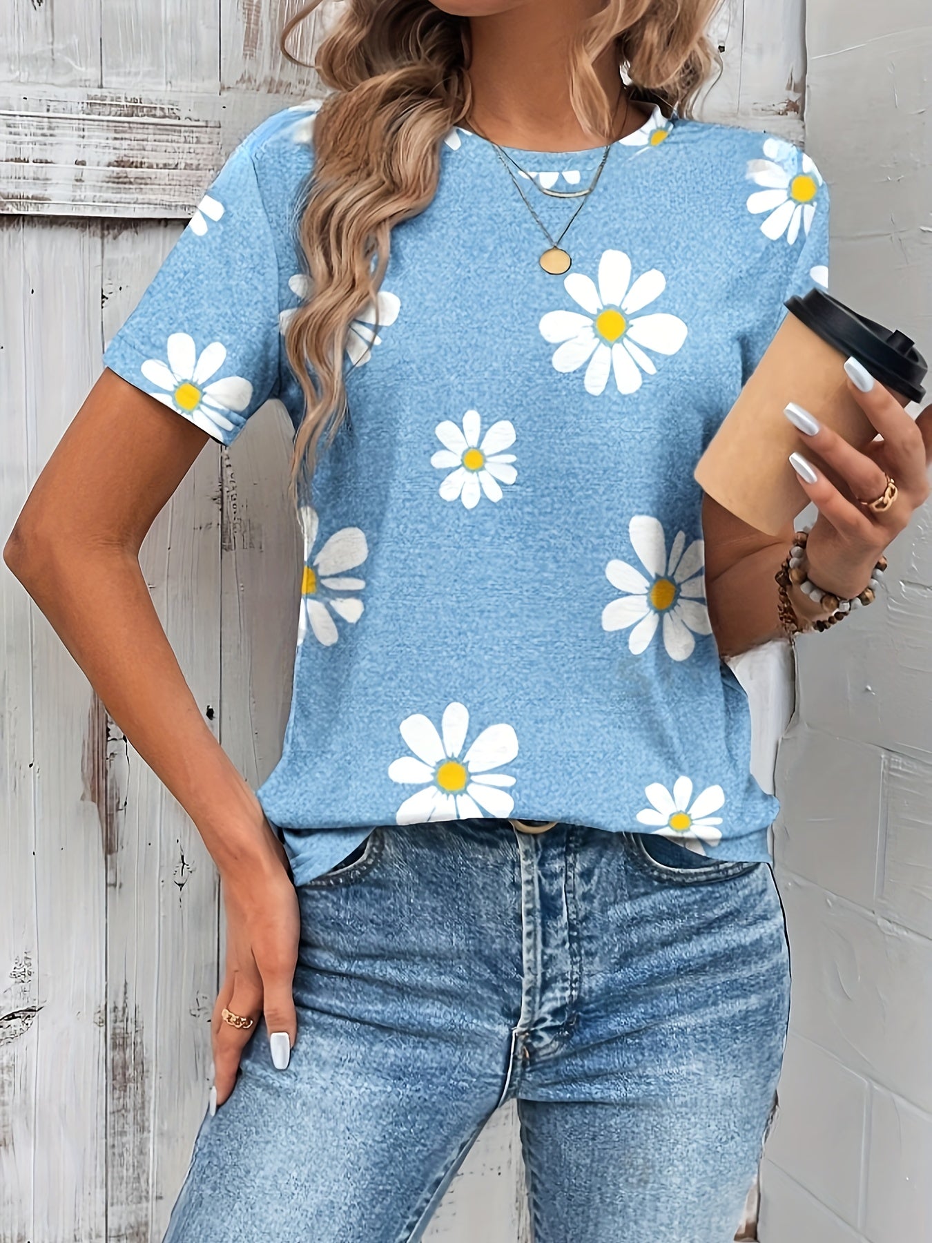 Daisy Floral Print Crewneck T-Shirt – Casual and Breathable for Spring and Summer