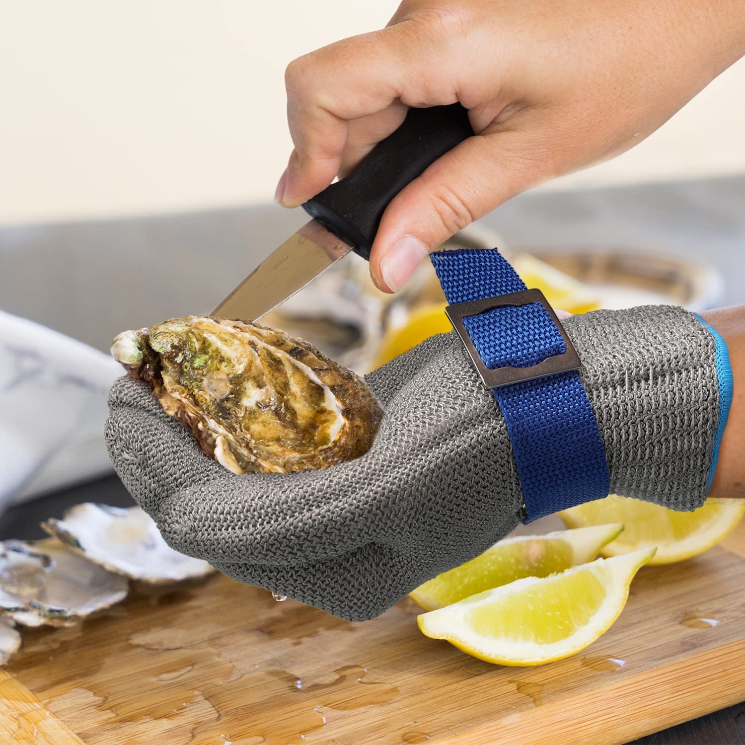 Heavy-Duty Cut-Resistant Gloves – Flexible Protection for Safe Handling