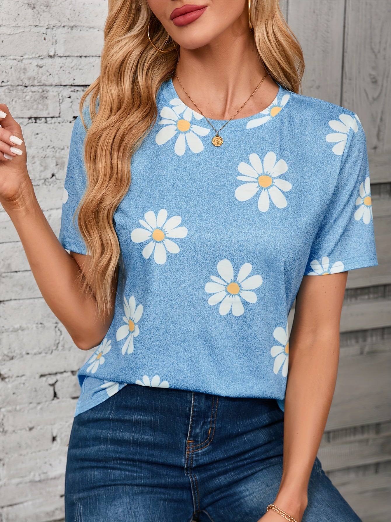 Daisy Floral Print Crewneck T-Shirt – Casual and Breathable for Spring and Summer