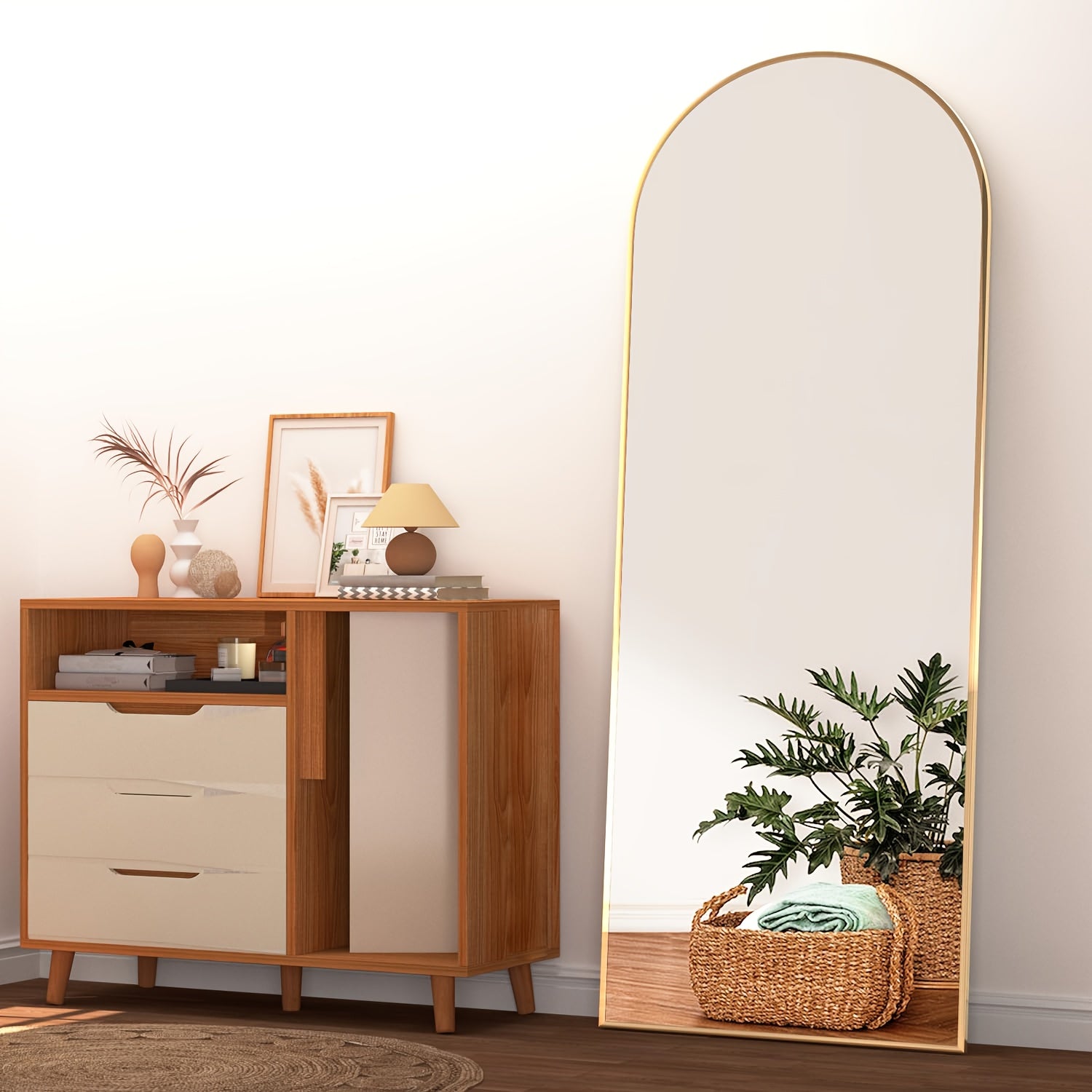 Curved Full-Length Mirror – Stylish and Functional
