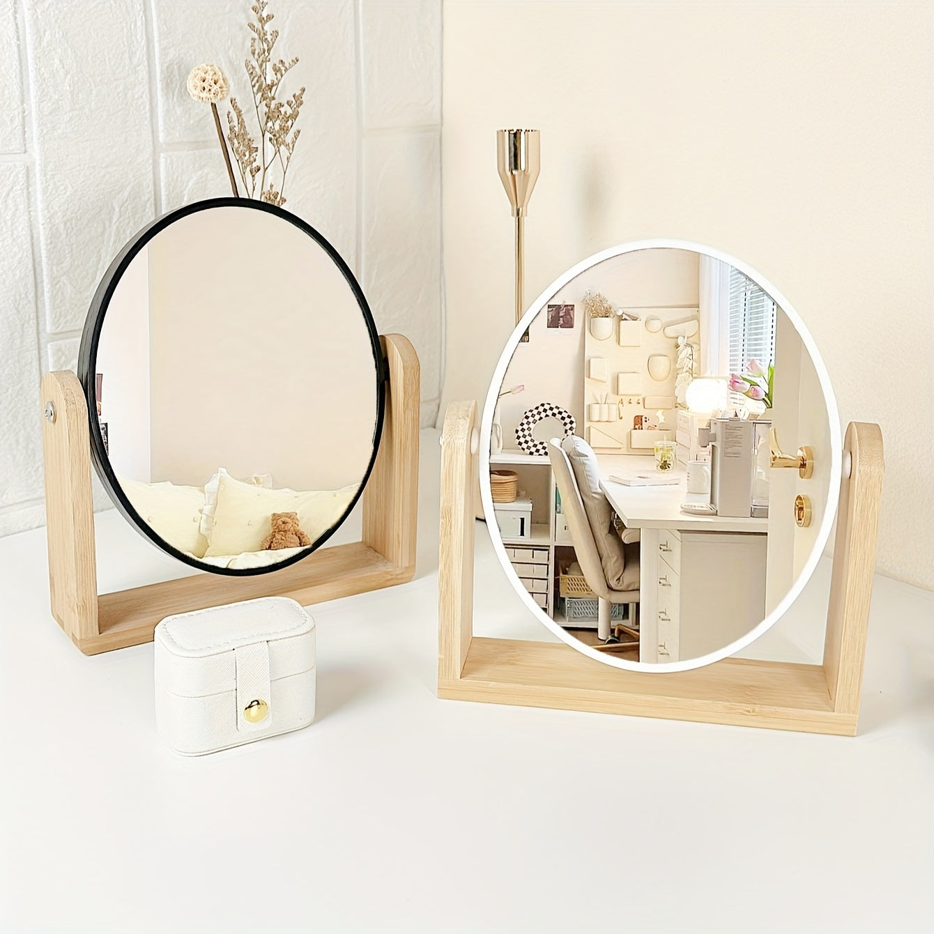 Stylish Double-Sided Makeup Mirror – Practical and Atmospheric