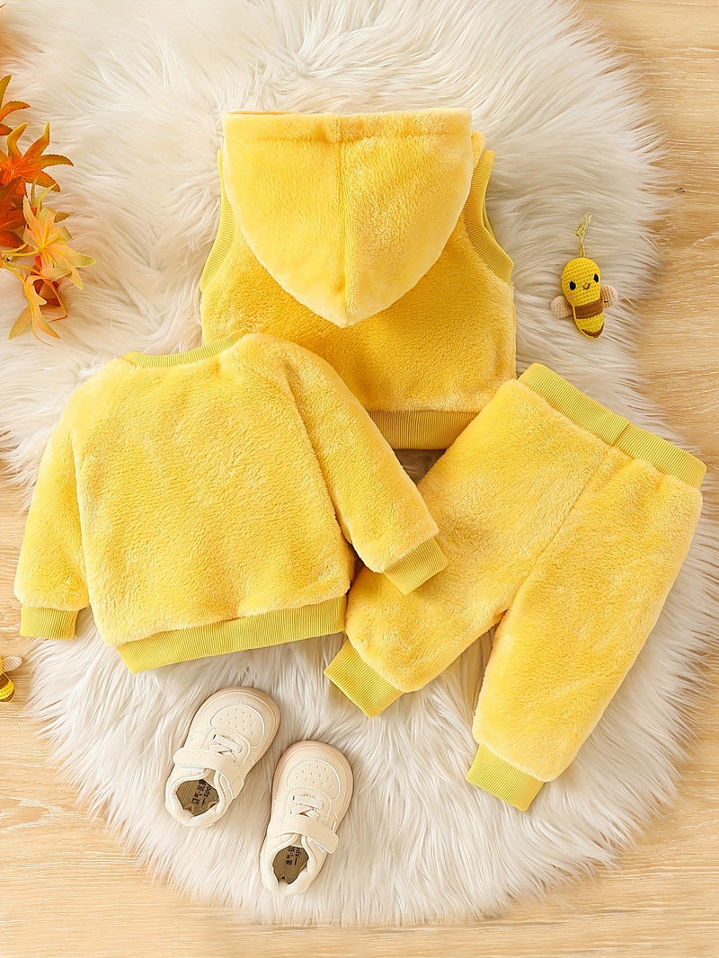 3-Piece Baby Girls Flannel Set – Ideal for Cold Autumn and Winter Days