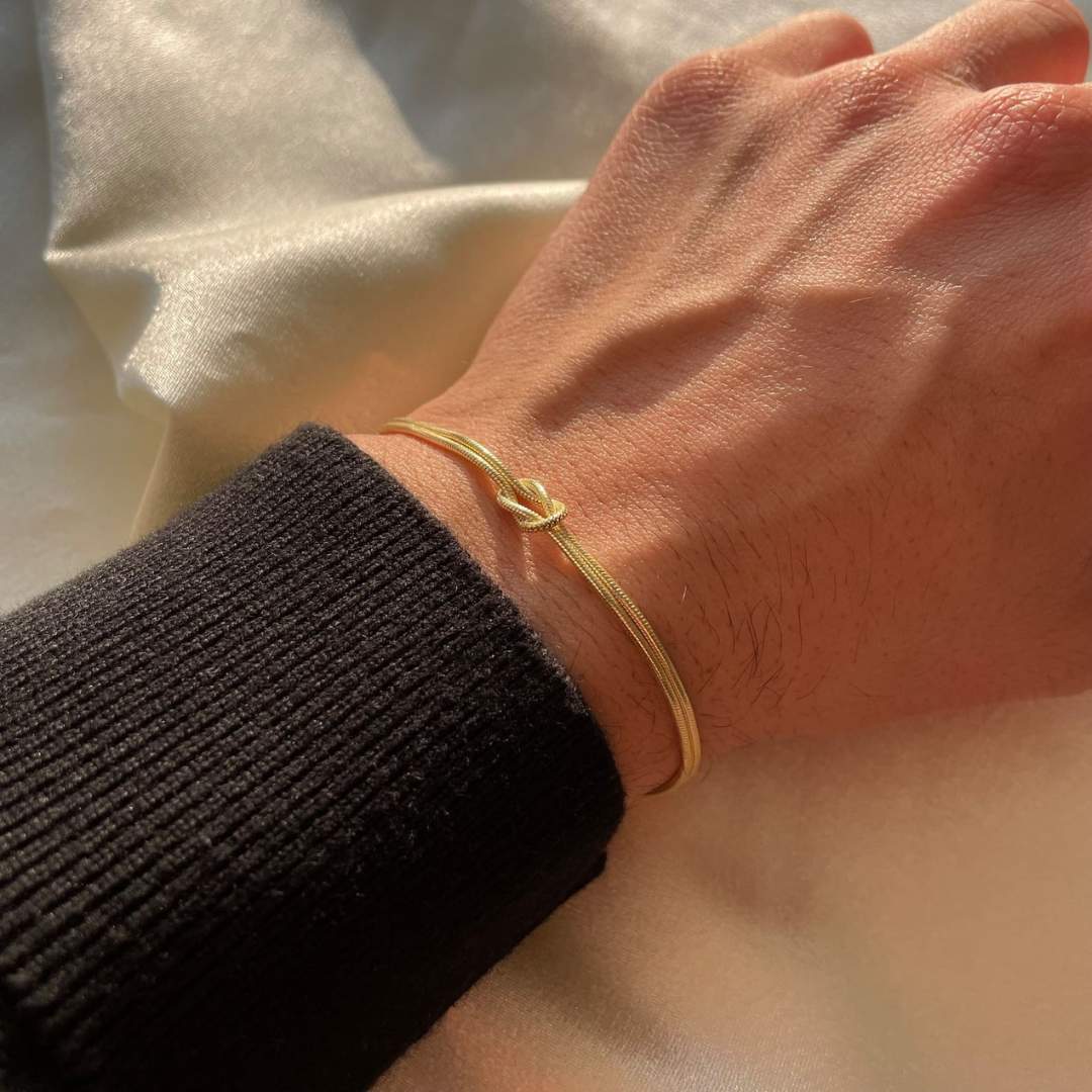 Elegant Knot Bracelet – Subtle and Refined
