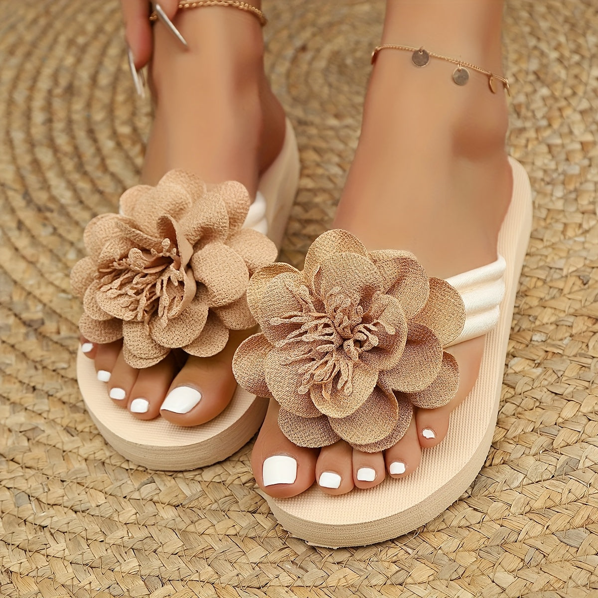 Luxe Women's Slippers with Floral Detail - Perfect for Summer and Beach