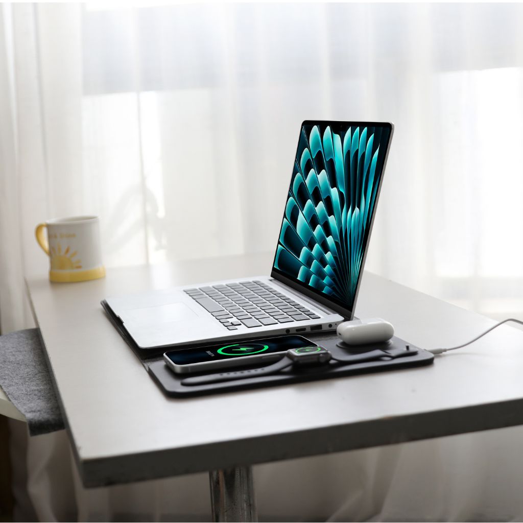 PowerDesk Sleeve – Slim Laptop Case with Wireless Charging Function