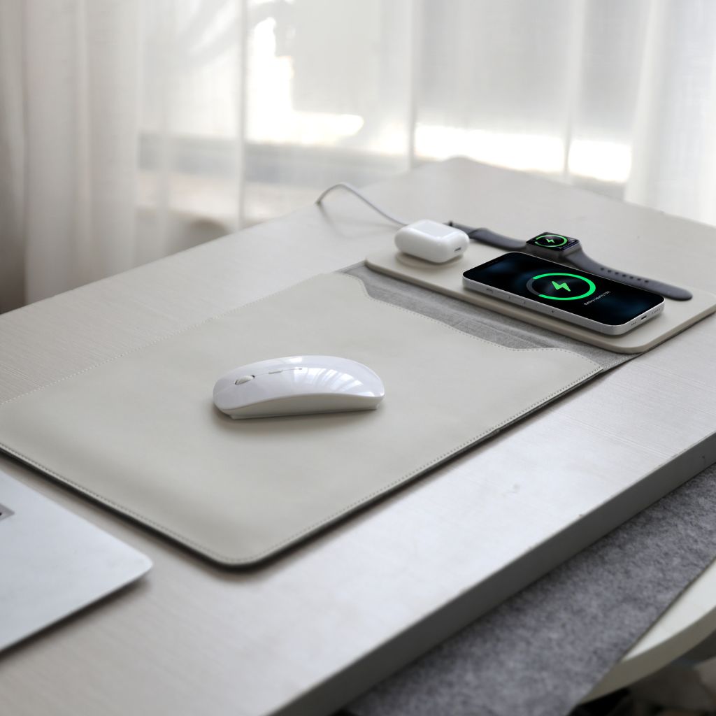 PowerDesk Sleeve – Slim Laptop Case with Wireless Charging Function