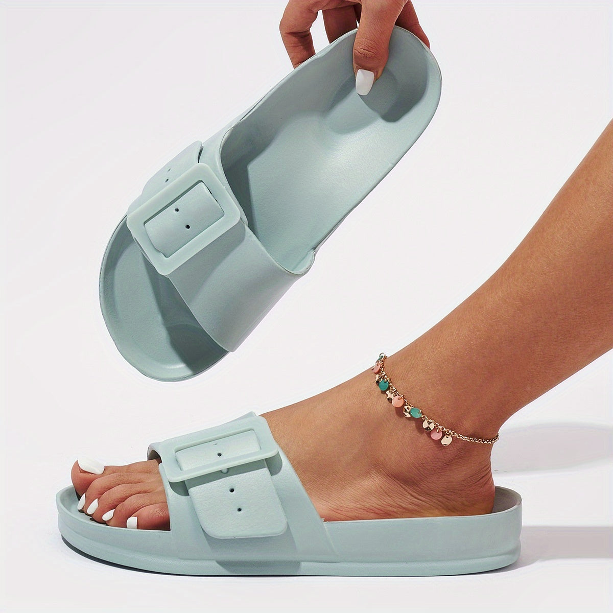 Comfortable Women's Slippers with Buckle – Light & Adjustable for Indoor and Outdoor Use