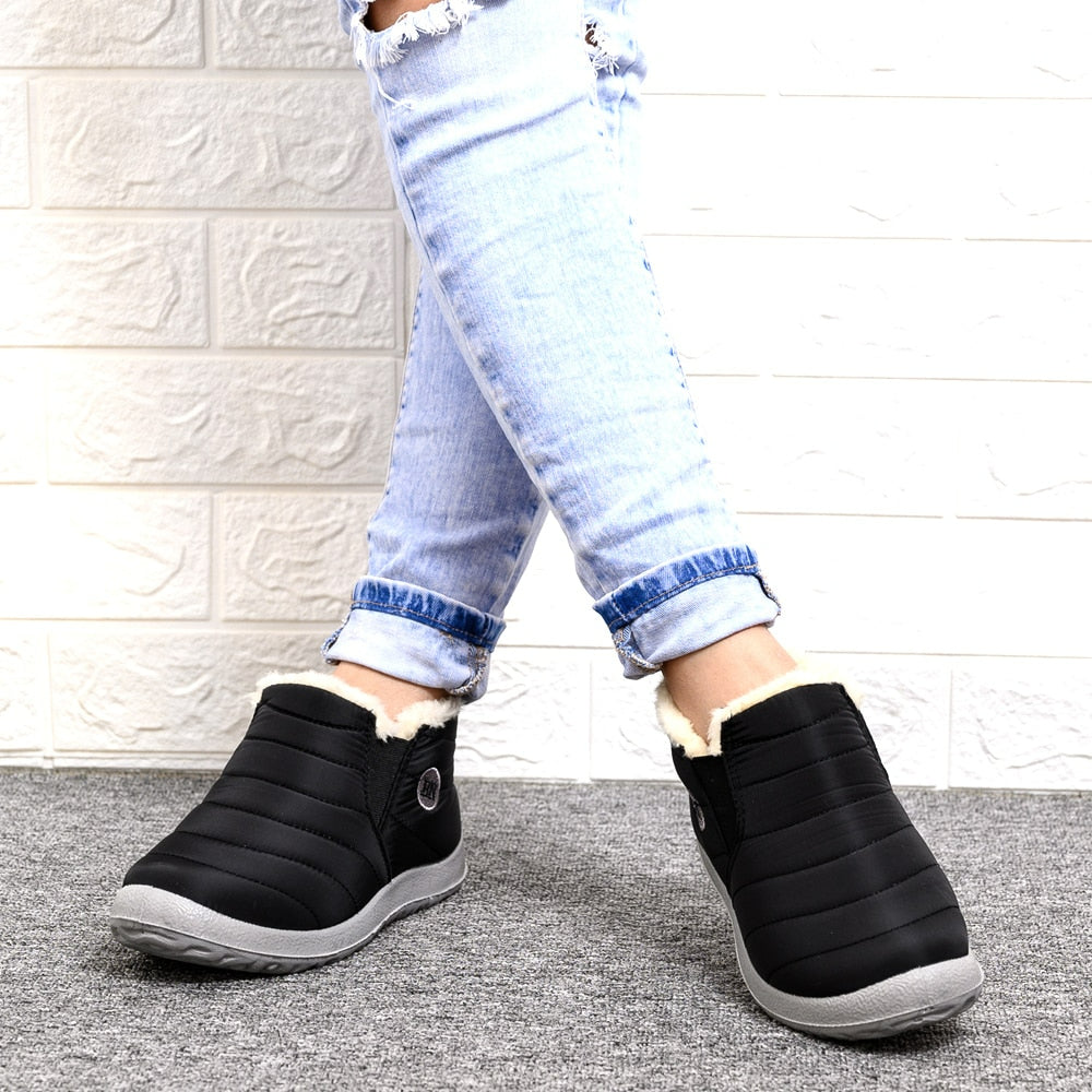 Unisex Warm and Waterproof Winter Boots - Ideal for Cold Days