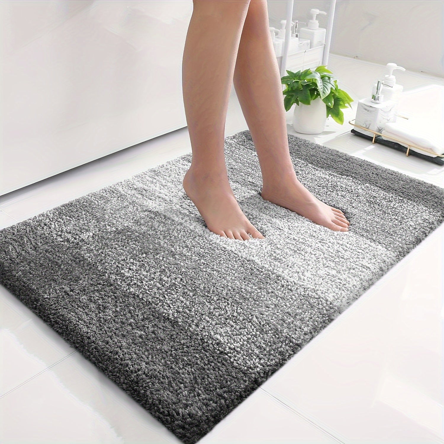 Comfortable Microfiber Bath Mat - For Luxury and Safety