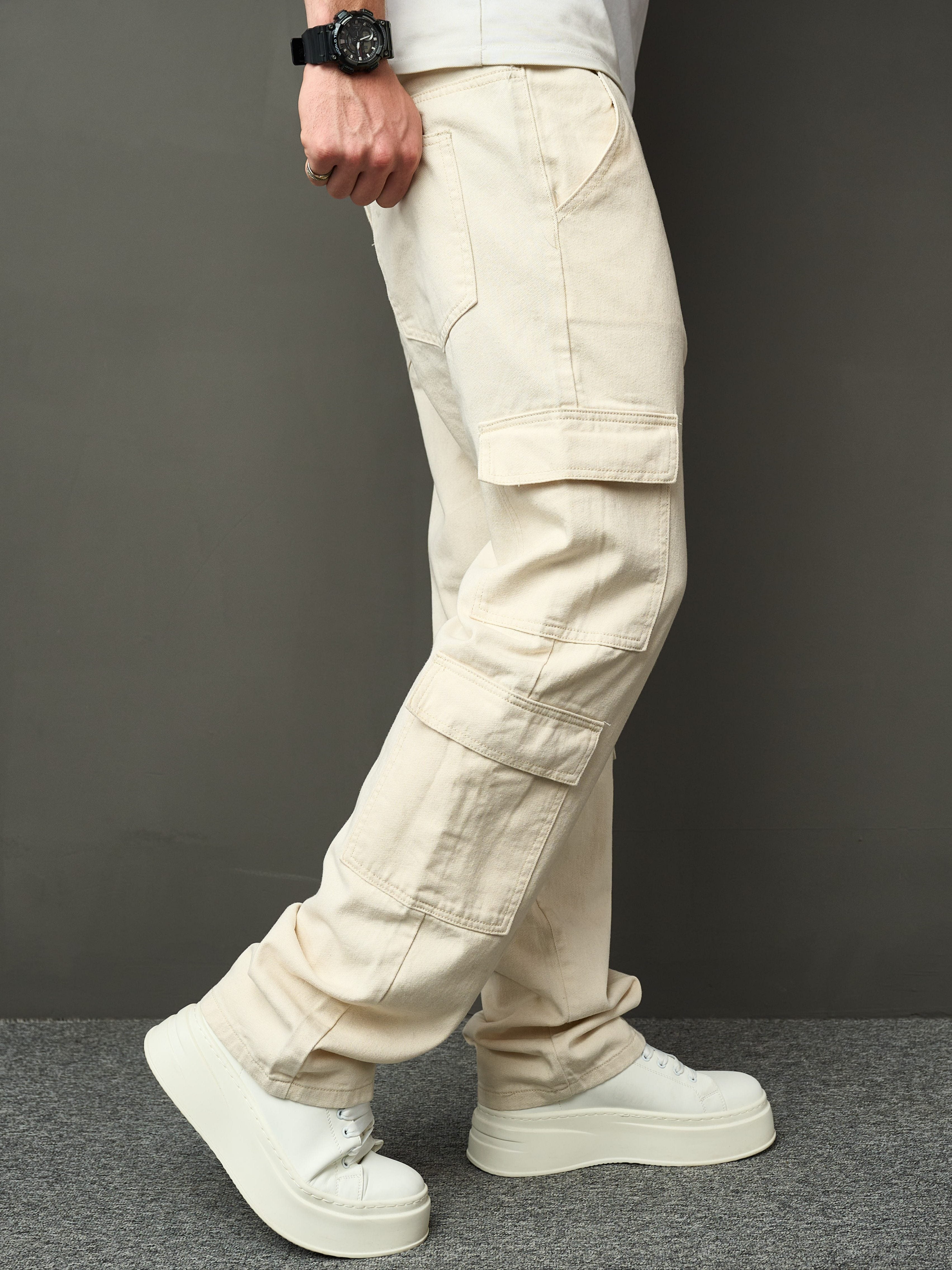 Loose-Fitting Beige Denim Jeans – Practical and Comfortable for Every Day