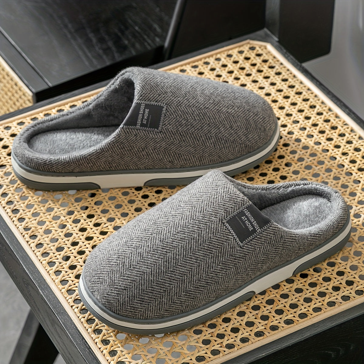 Warm Men's Slippers with Herringbone Pattern – Comfort & Grip for Home in Autumn and Winter