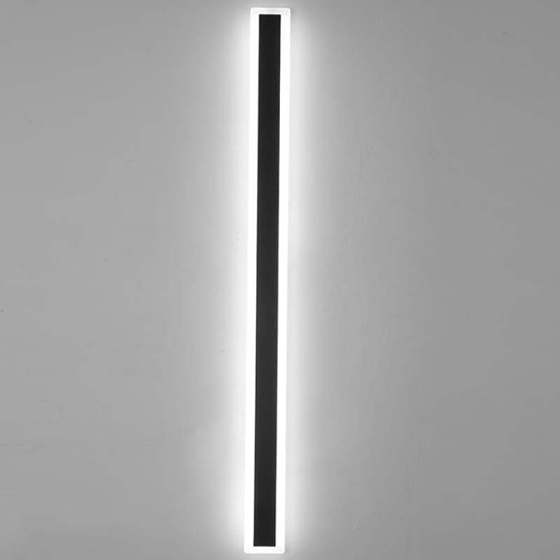 LumiLine Outdoor Lamp – Minimalist Design with Warm Light