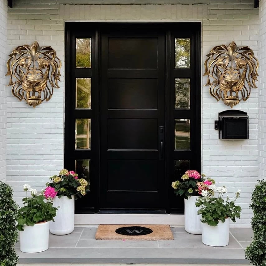 Metal Lion Head Wall Decoration - Elegant and Strong