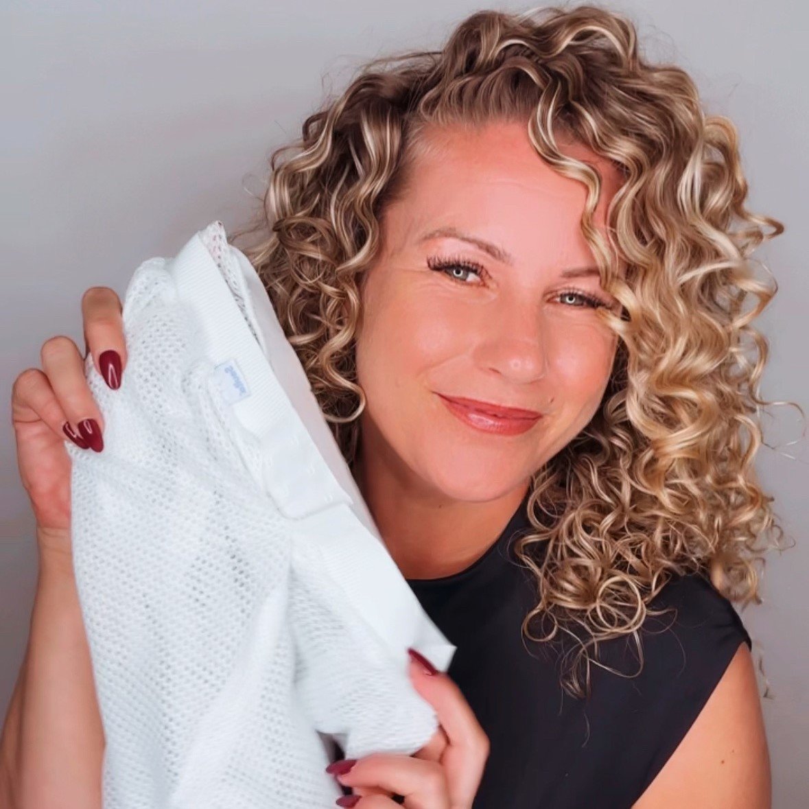 Net Plopping Cap – Comfortable and Efficient Drying for Curly Hair