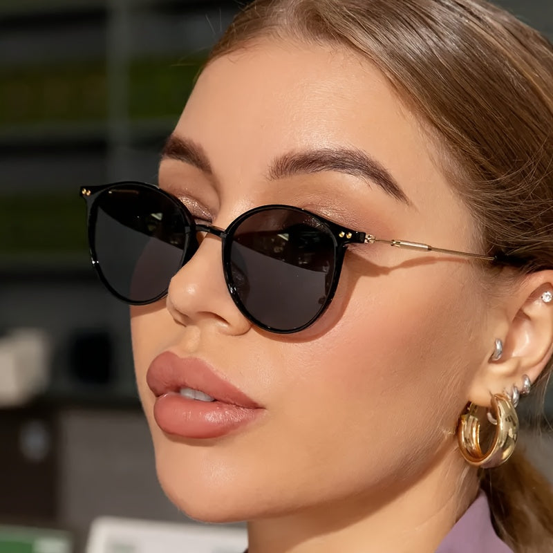 Stylish Sunglasses for Women – Elegant Metal and Plastic Combination for Sunny Days
