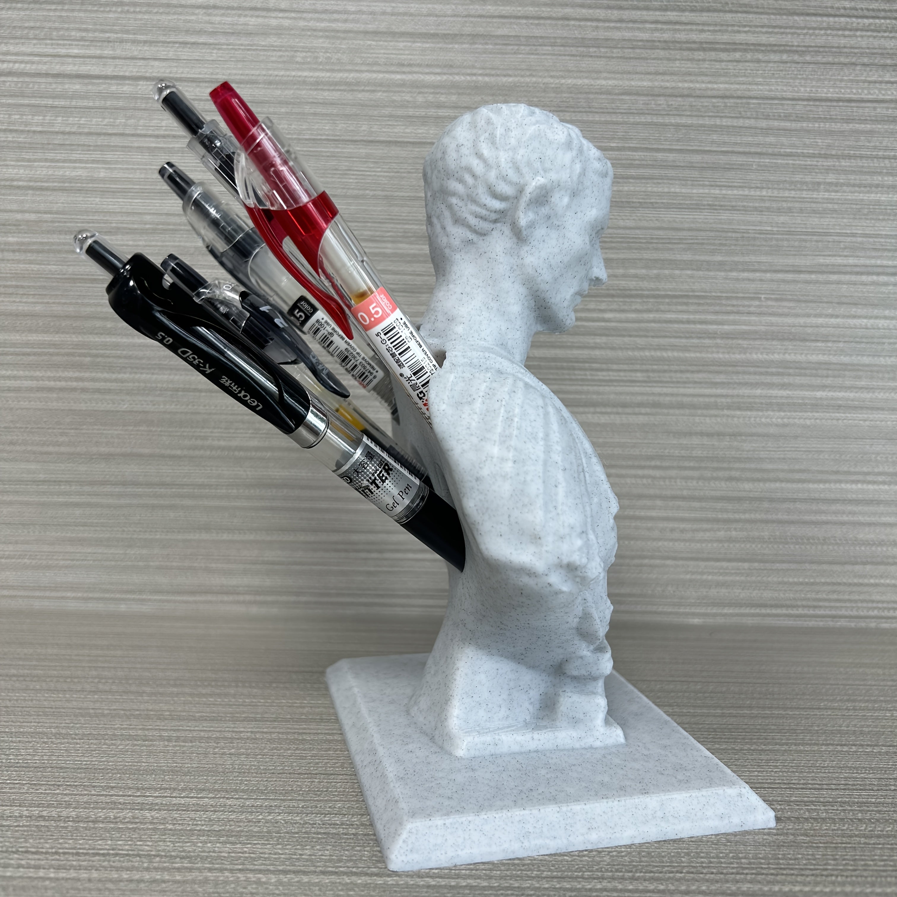 Caesar's Quill – Creative Julius Caesar Pen Holder
