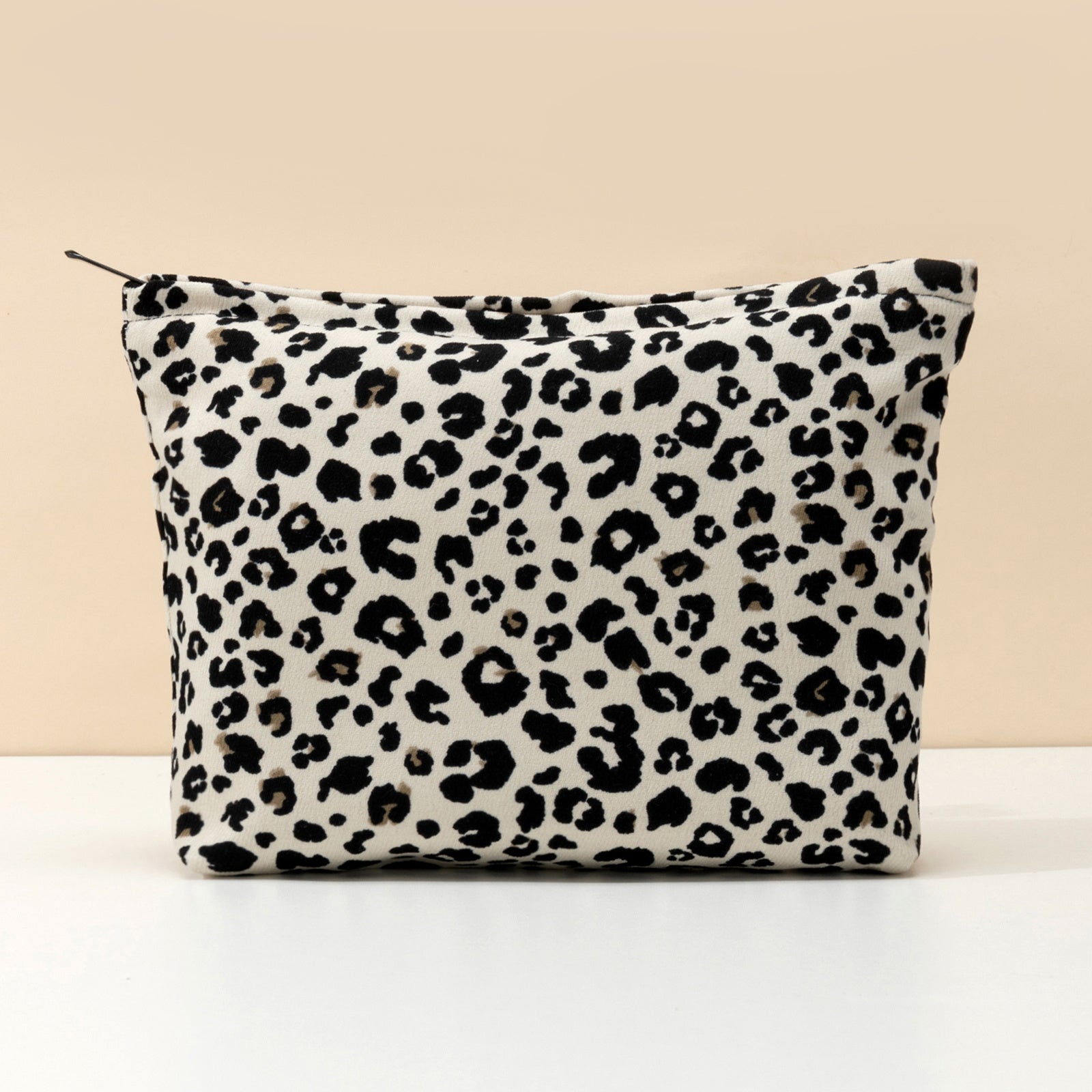Chic Leopard Makeup Bag – Compact and Functional