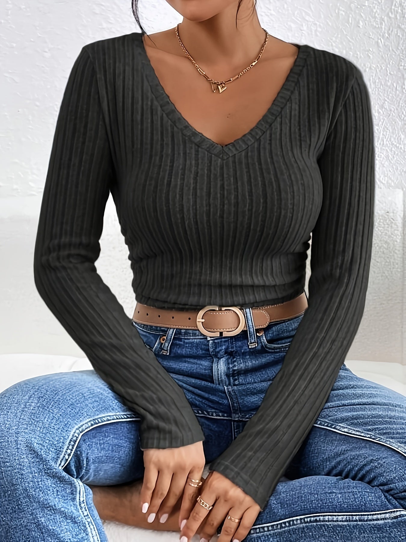 Ribbed Top with V-Neck – Elegant and Comfortable for Any Occasion