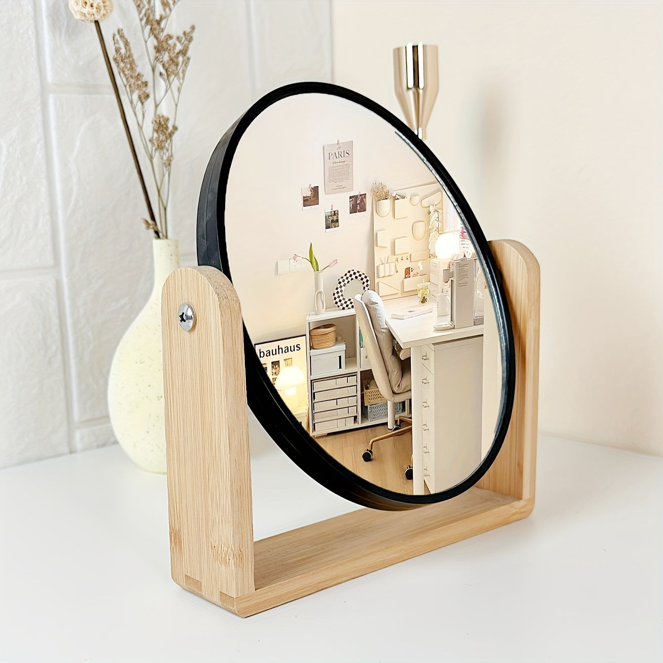 Stylish Double-Sided Makeup Mirror – Practical and Atmospheric