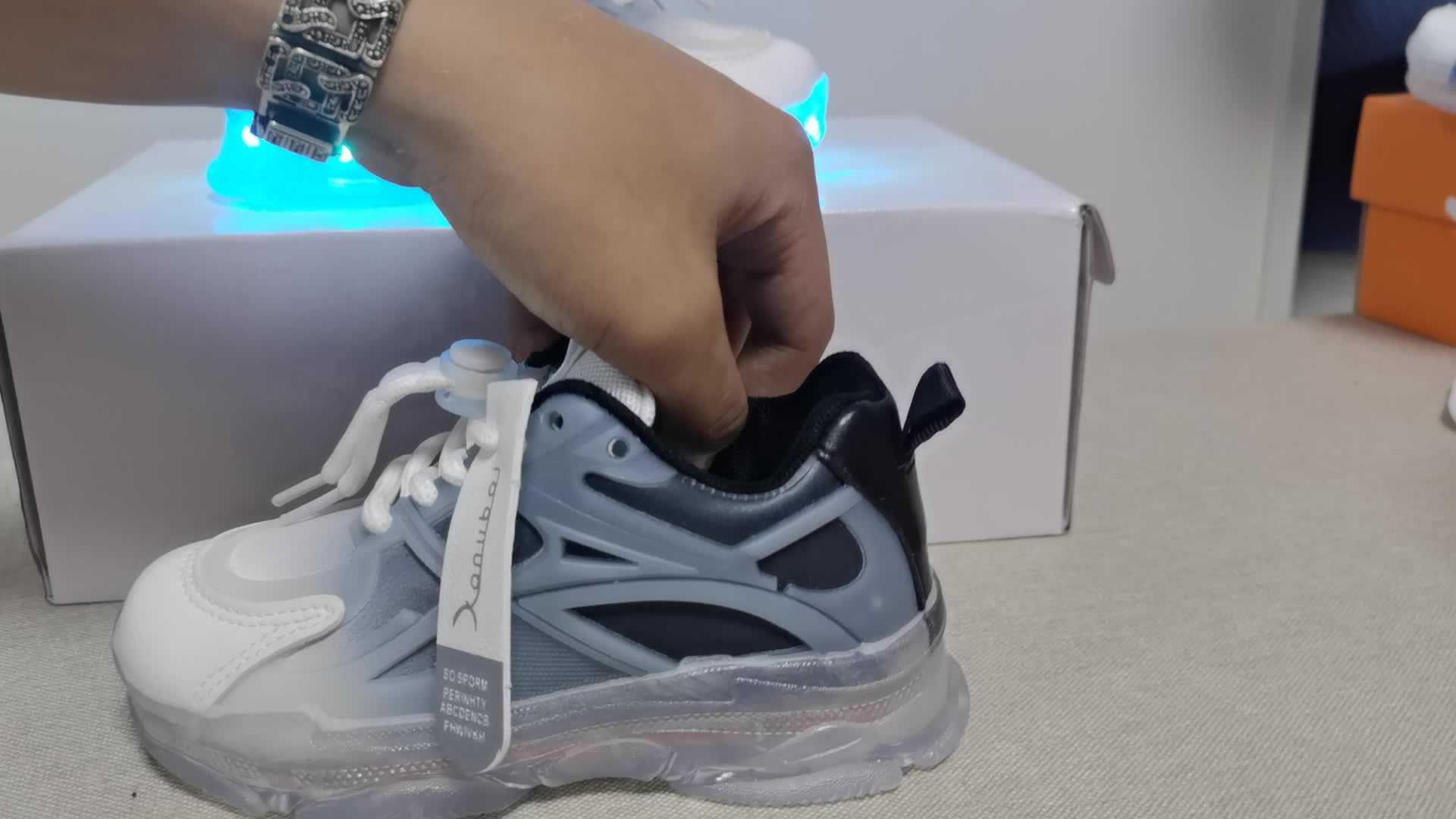Light-Up Sneakers for Kids – Colorful, LED Lighting for a Playful Look