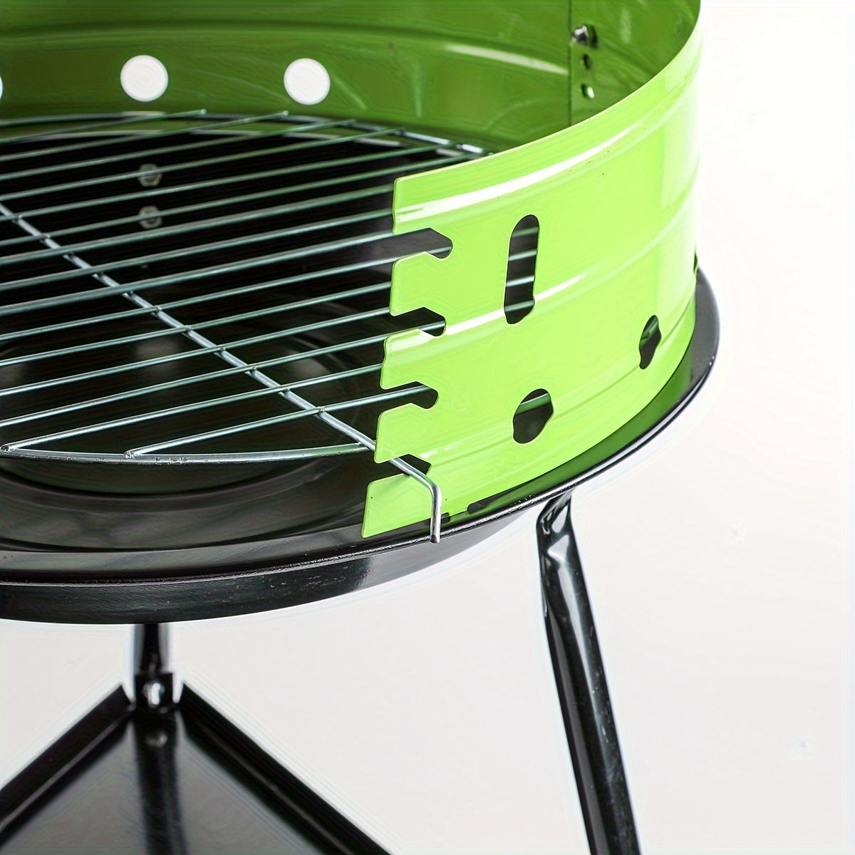 Portable Metal Outdoor Barbecue – Disassemblable, Lightweight, and Perfect for Camping or Garden