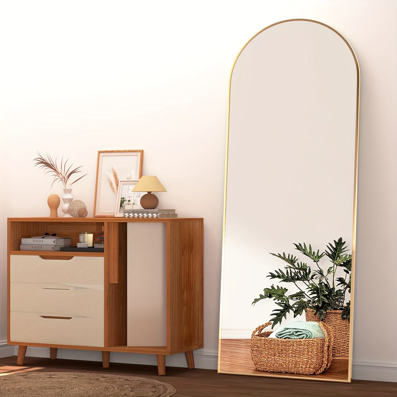 Curved Full-Length Mirror – Stylish and Functional