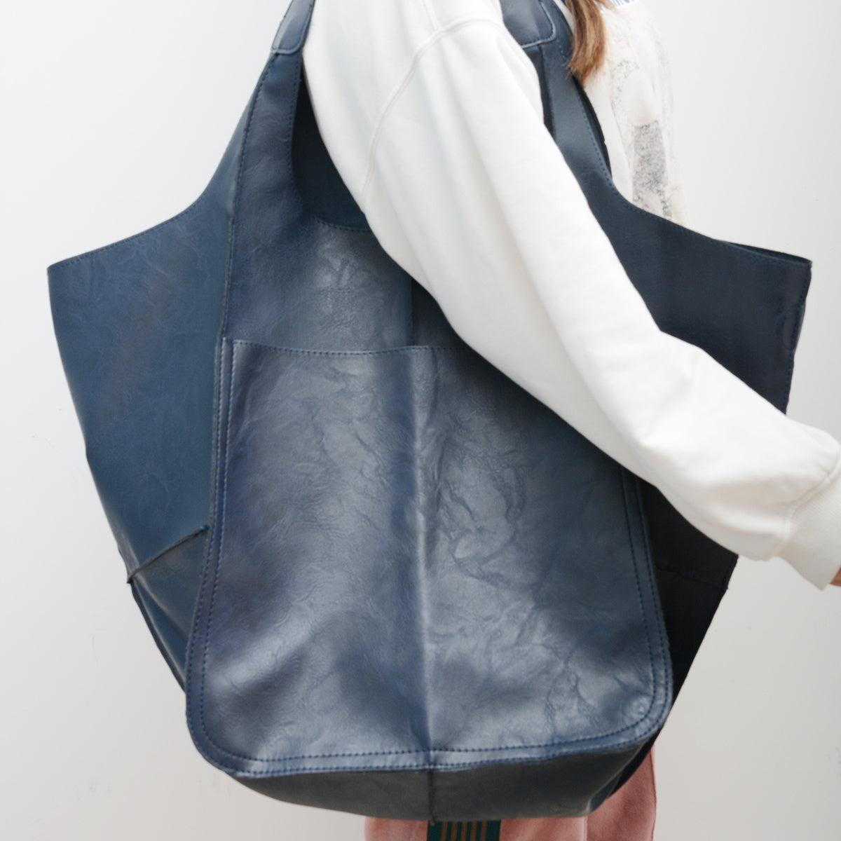 RetroWave Large Beach Bag – Stylish and Functional
