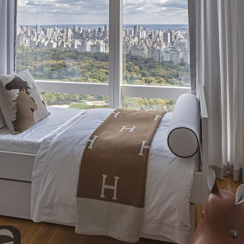 Luxe Wool-Cashmere Blanket – Elegant Warmth and Comfort