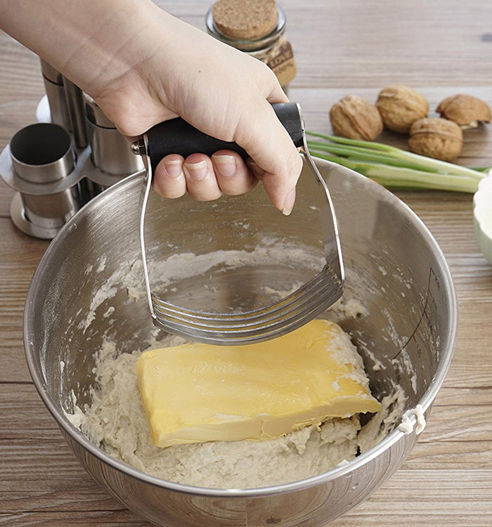 Handy Dough Stamper – Mixing with Ease