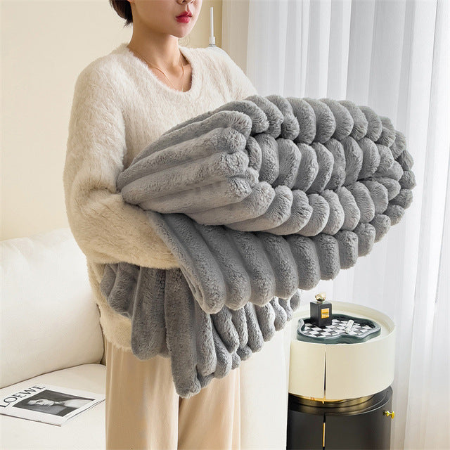 CozyCloud Luxury Blanket – Soft, Warm, and Stylish