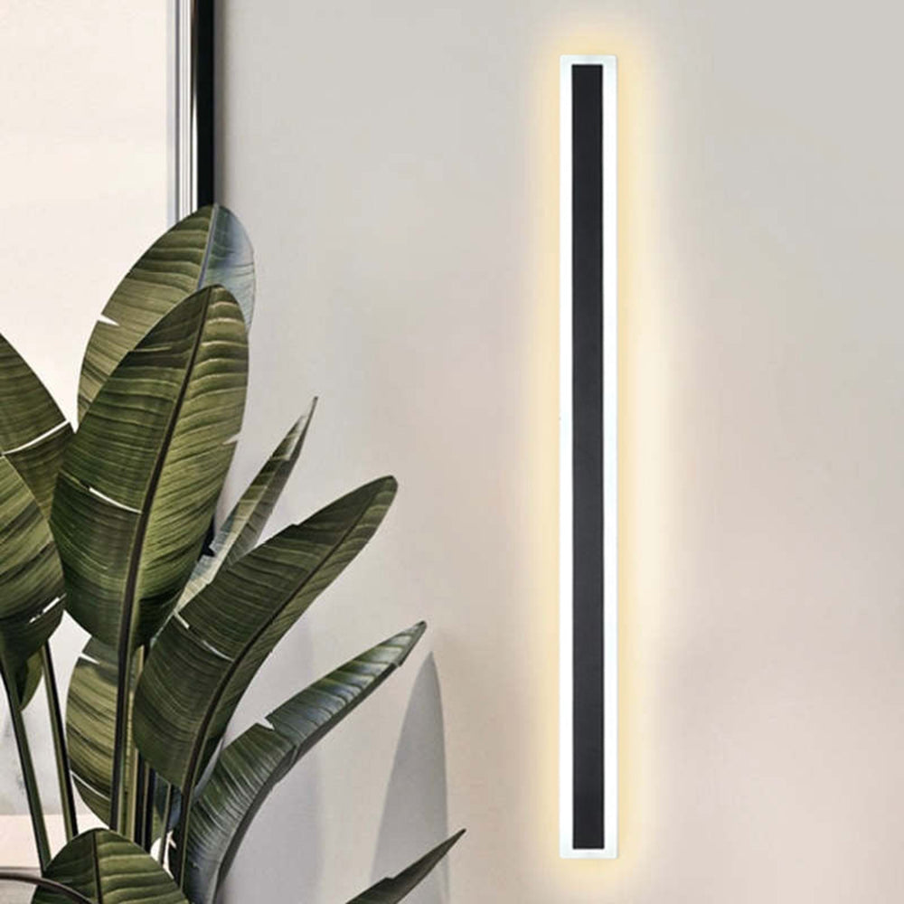 LumiLine Outdoor Lamp – Minimalist Design with Warm Light