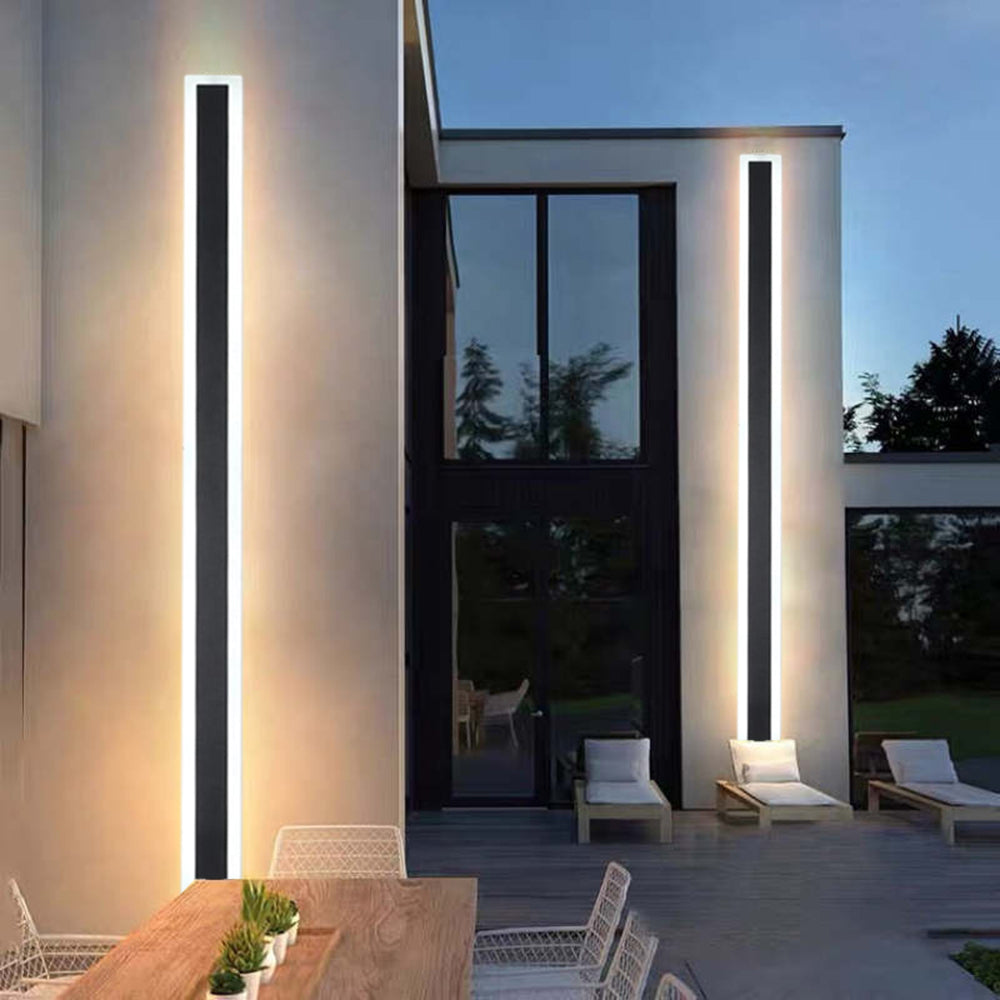 LumiLine Outdoor Lamp – Minimalist Design with Warm Light