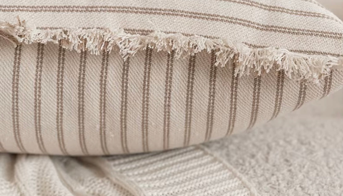 Jacquard Cushion Cover with Fringes – Timeless and Comfortable