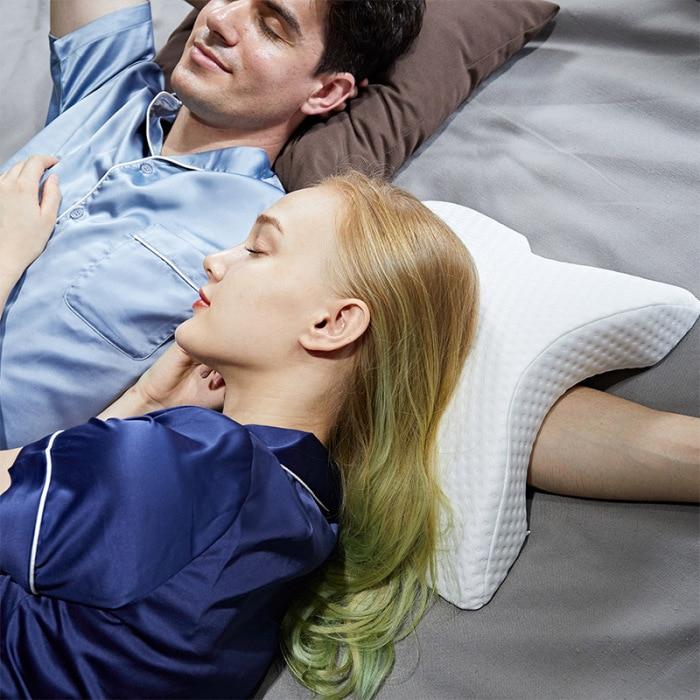 Ergonomic Neck Support Pillow Made of Polyester Fiber – Comfort & Support for Sleep or Rest