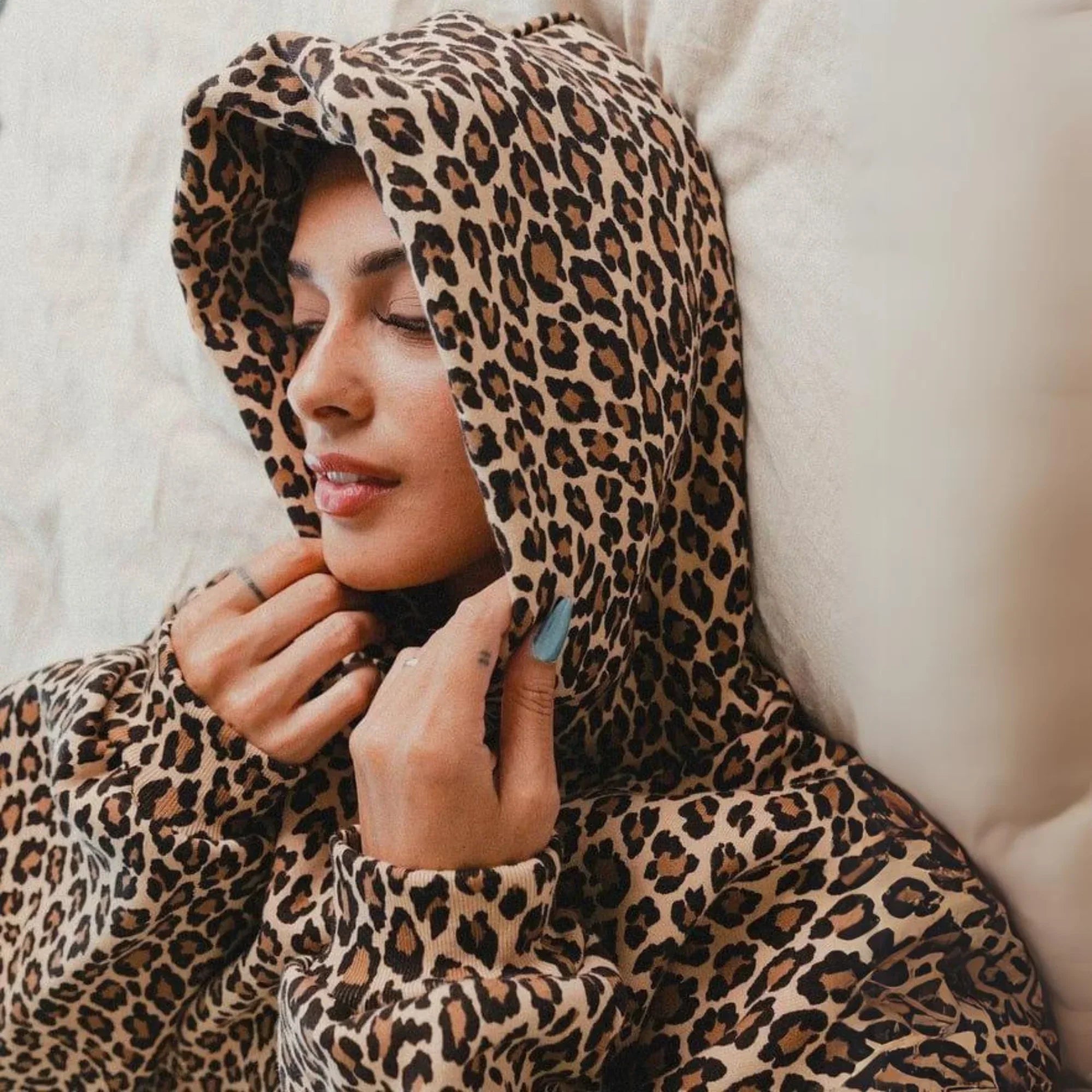 Luxe Oversized Hoodie - Warmth and Comfort in Style