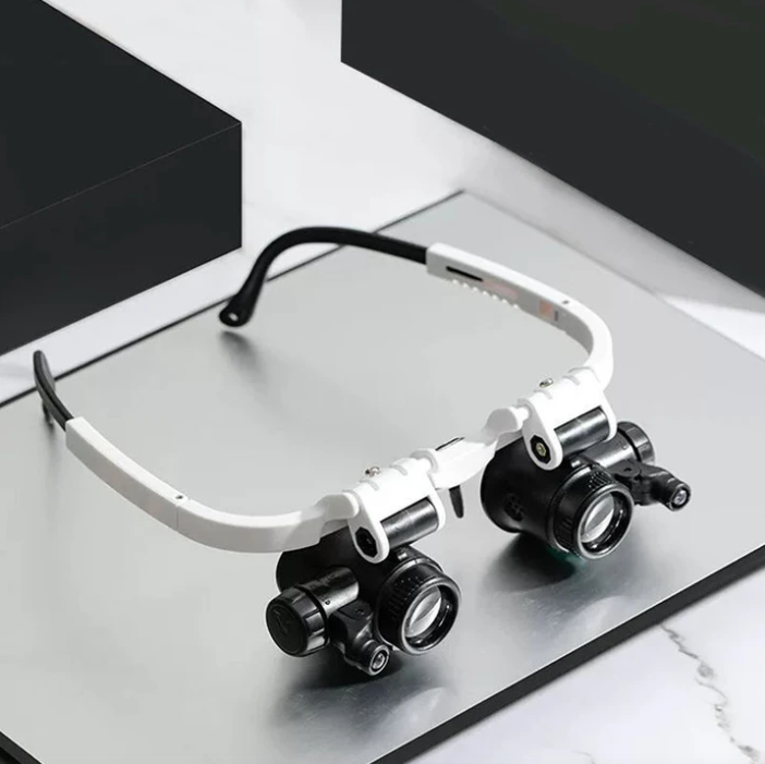 ProVision Magnifying Glass with LED – Clear and Adjustable