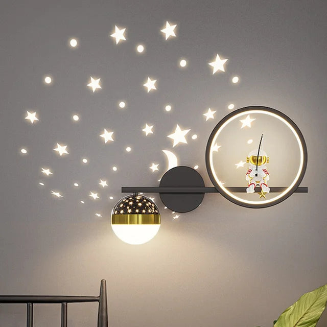Enchanting Wall Lamp with Star and Moon Projection – For a Magical Atmosphere in Your Bedroom