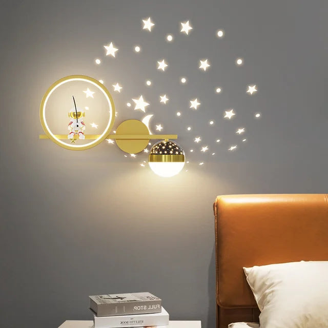 Enchanting Wall Lamp with Star and Moon Projection – For a Magical Atmosphere in Your Bedroom