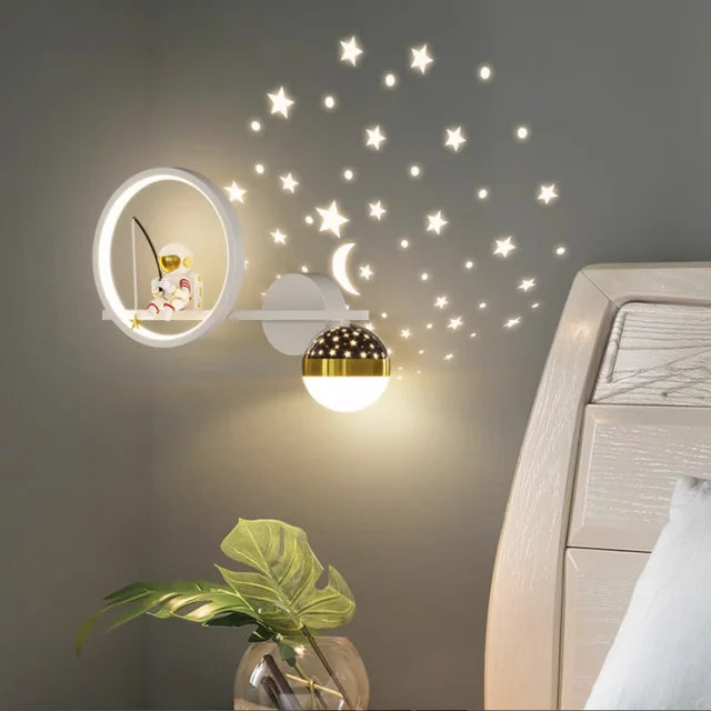 Enchanting Wall Lamp with Star and Moon Projection – For a Magical Atmosphere in Your Bedroom