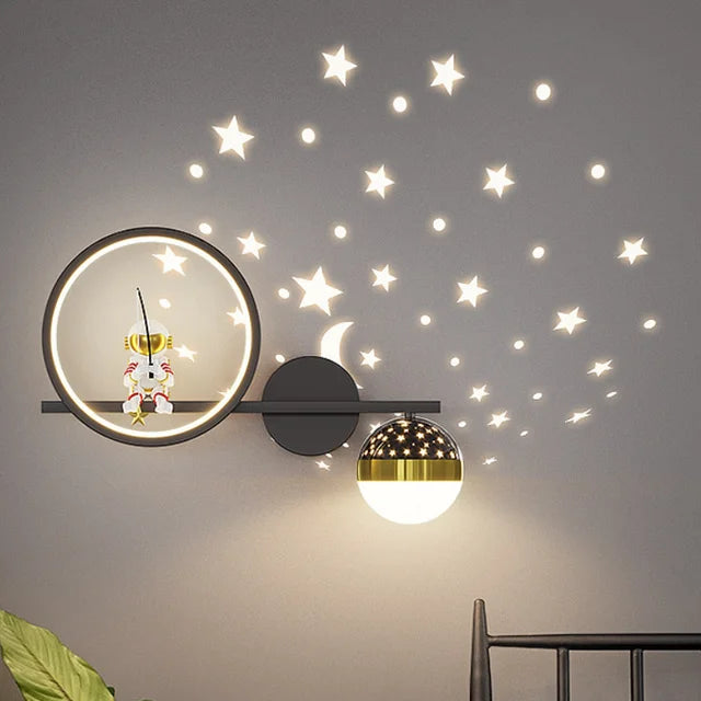 Enchanting Wall Lamp with Star and Moon Projection – For a Magical Atmosphere in Your Bedroom
