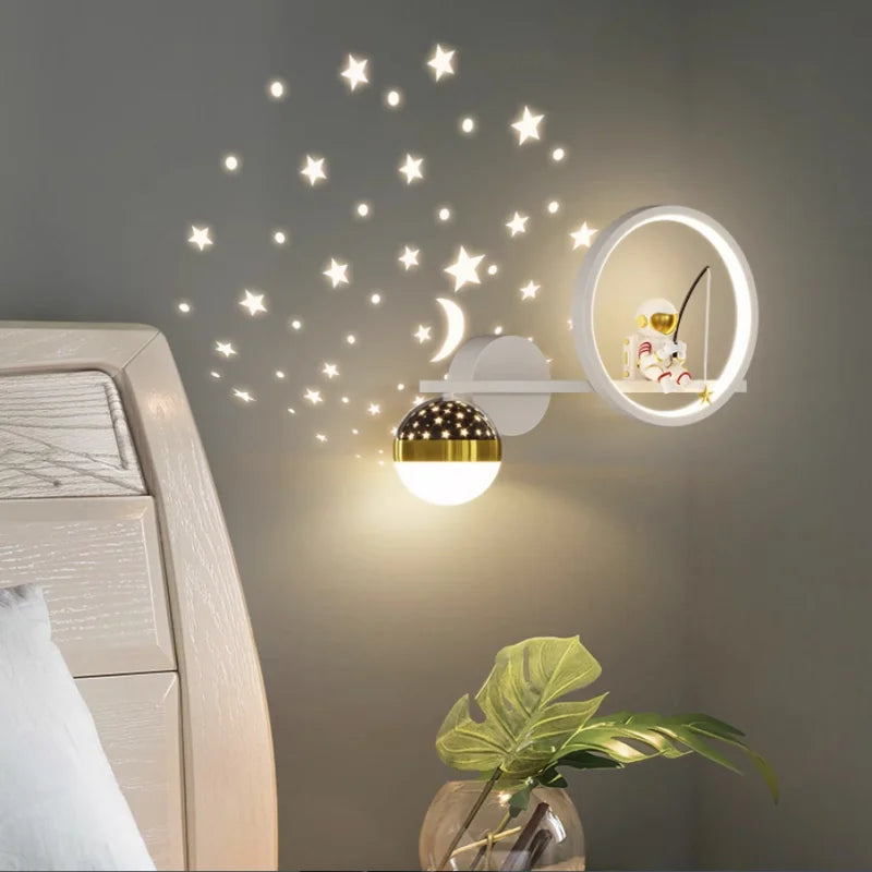 Enchanting Wall Lamp with Star and Moon Projection – For a Magical Atmosphere in Your Bedroom