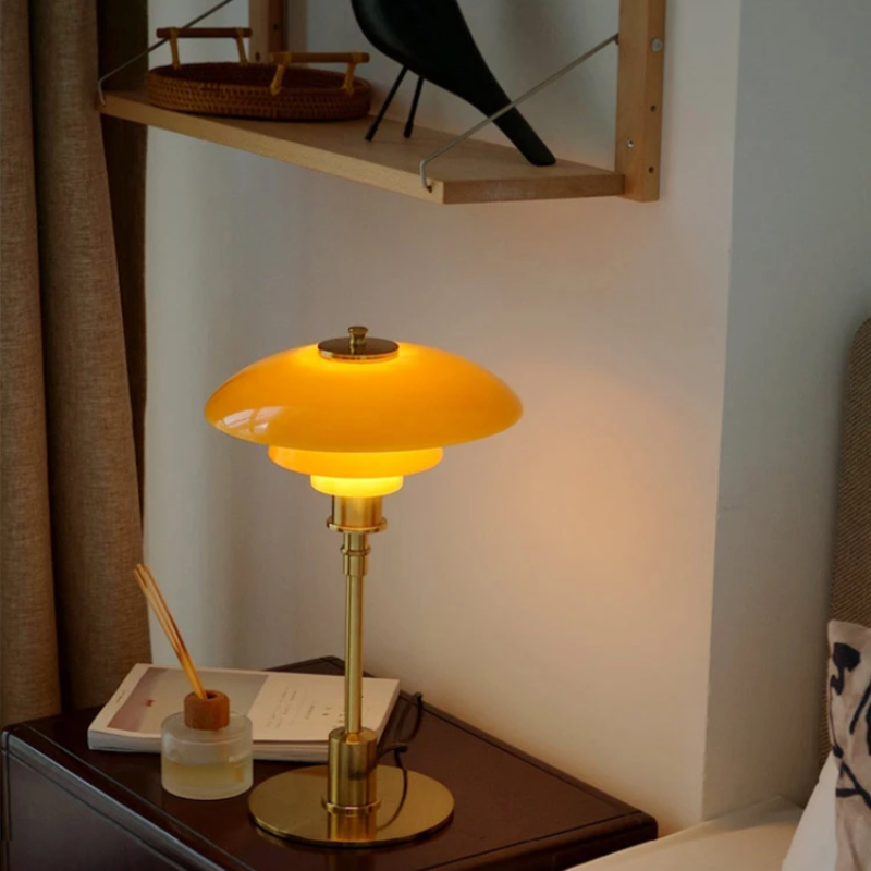 Design Table Lamp with Glass Shade – Atmospheric Light and Minimalist Elegance