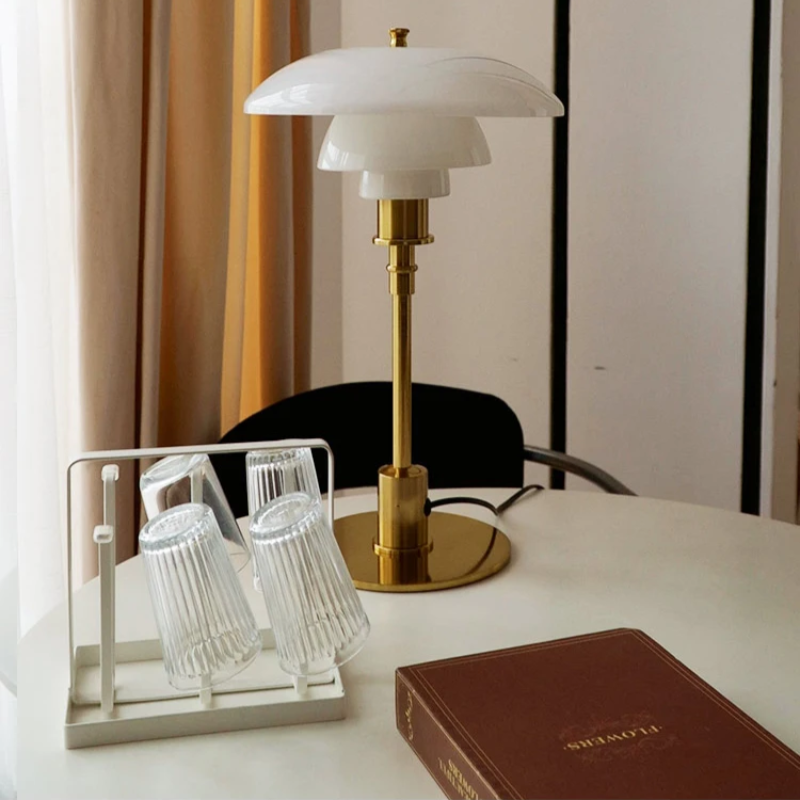 Design Table Lamp with Glass Shade – Atmospheric Light and Minimalist Elegance