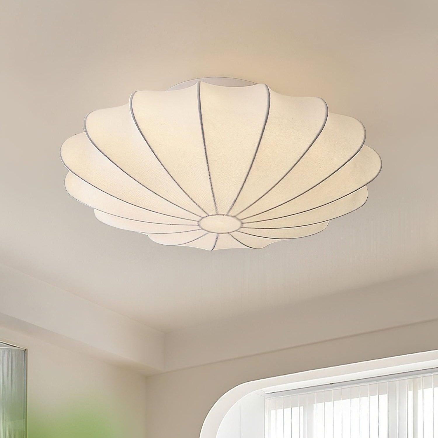 Shell-Shaped Ceiling Light – Modern and Atmospheric Home Accessory