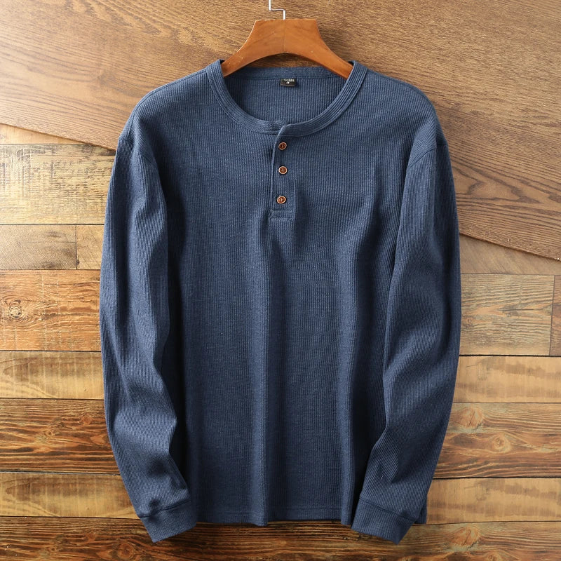 Minimalist Henley with Waffle Structure – Breathable, Comfortable and Smart