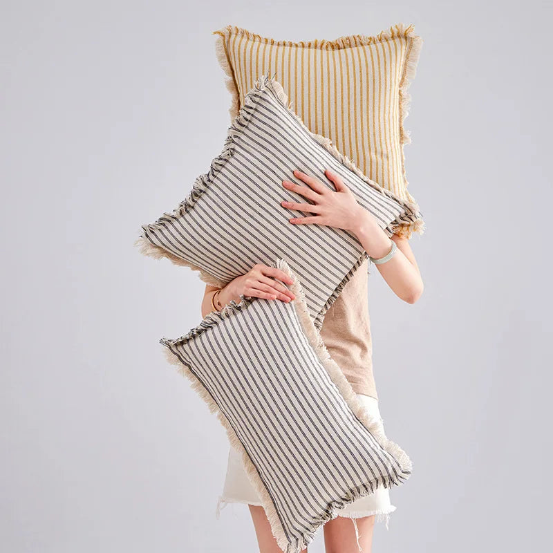 Jacquard Cushion Cover with Fringes – Timeless and Comfortable