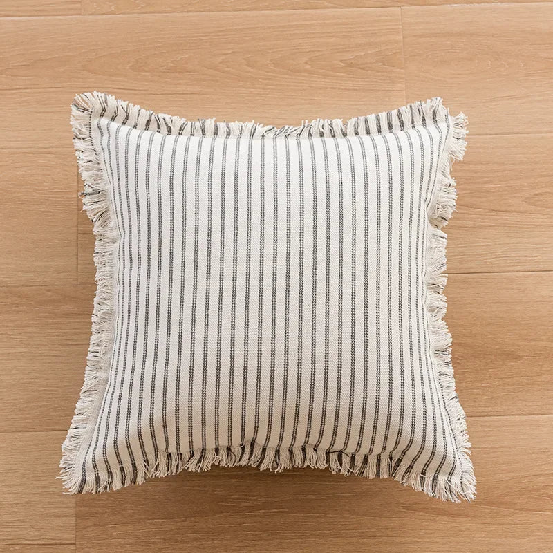 Jacquard Cushion Cover with Fringes – Timeless and Comfortable
