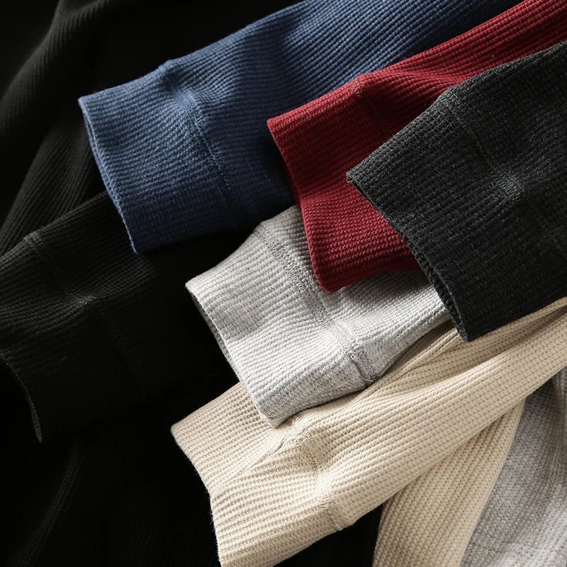 Minimalist Henley with Waffle Structure – Breathable, Comfortable and Smart