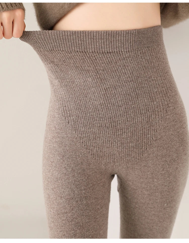Knitted Cashmere Leggings with High Waist – Fine Knit Ladies' Leggings in Neutral Shade